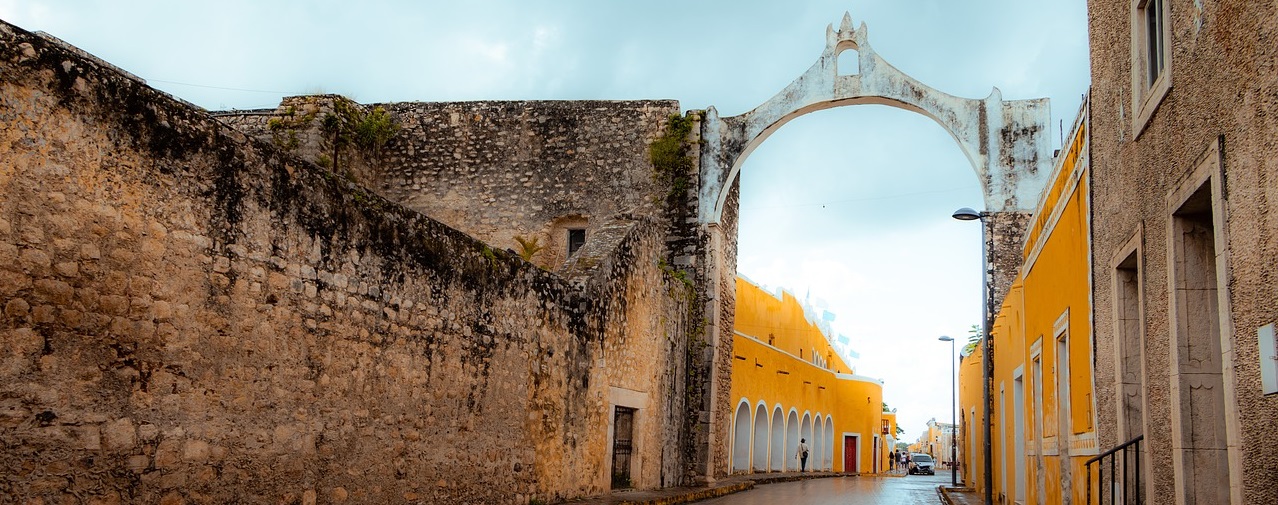 straat in Izamal, yellow city in Mexico